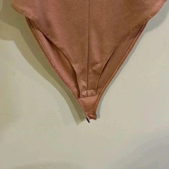 ❤️2/$30❤️[M]Zara Collection Nude  V Neck Bodysuits-NWOT - Picture 4 of 8